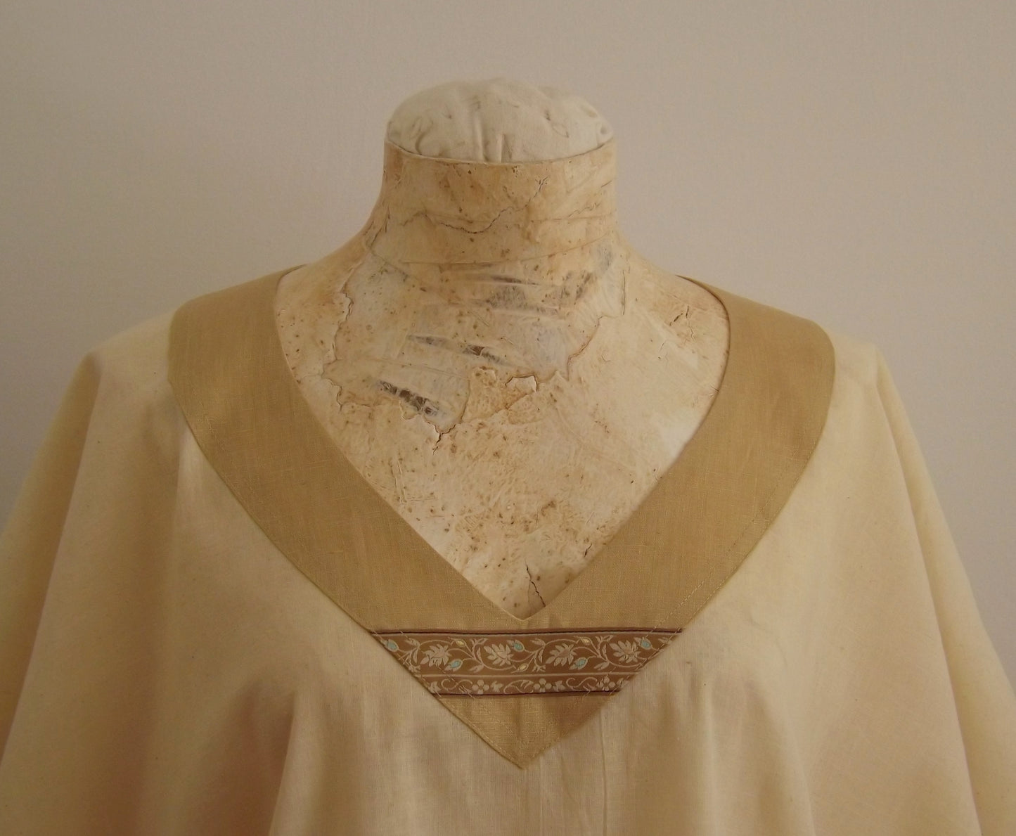 Caftan made with handwoven Indian cotton sari by Hello My Goddess