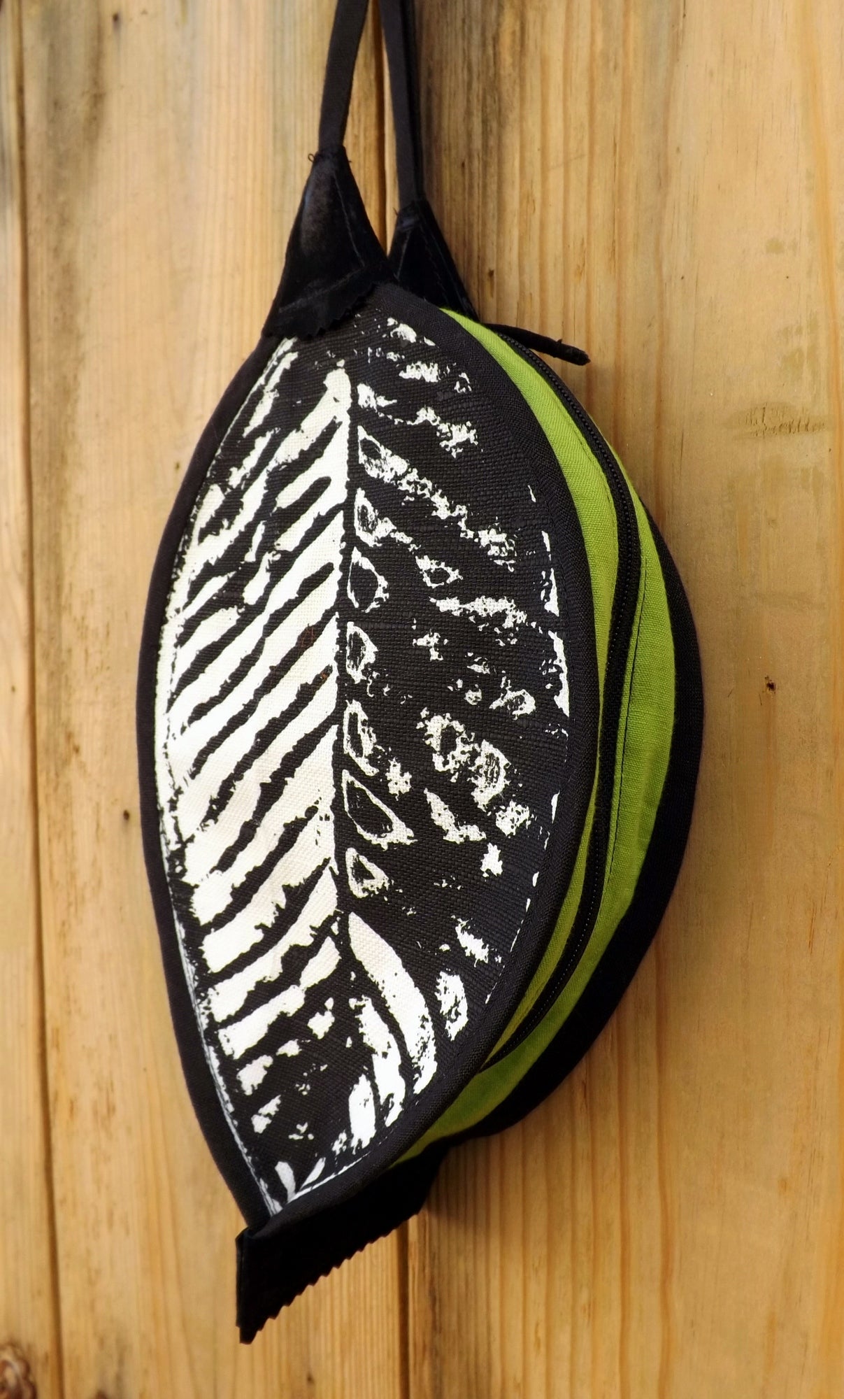 Leaf-Shaped Handbag perfect for Diana the Goddess who loved to run around in the forest by Hello My Goddess