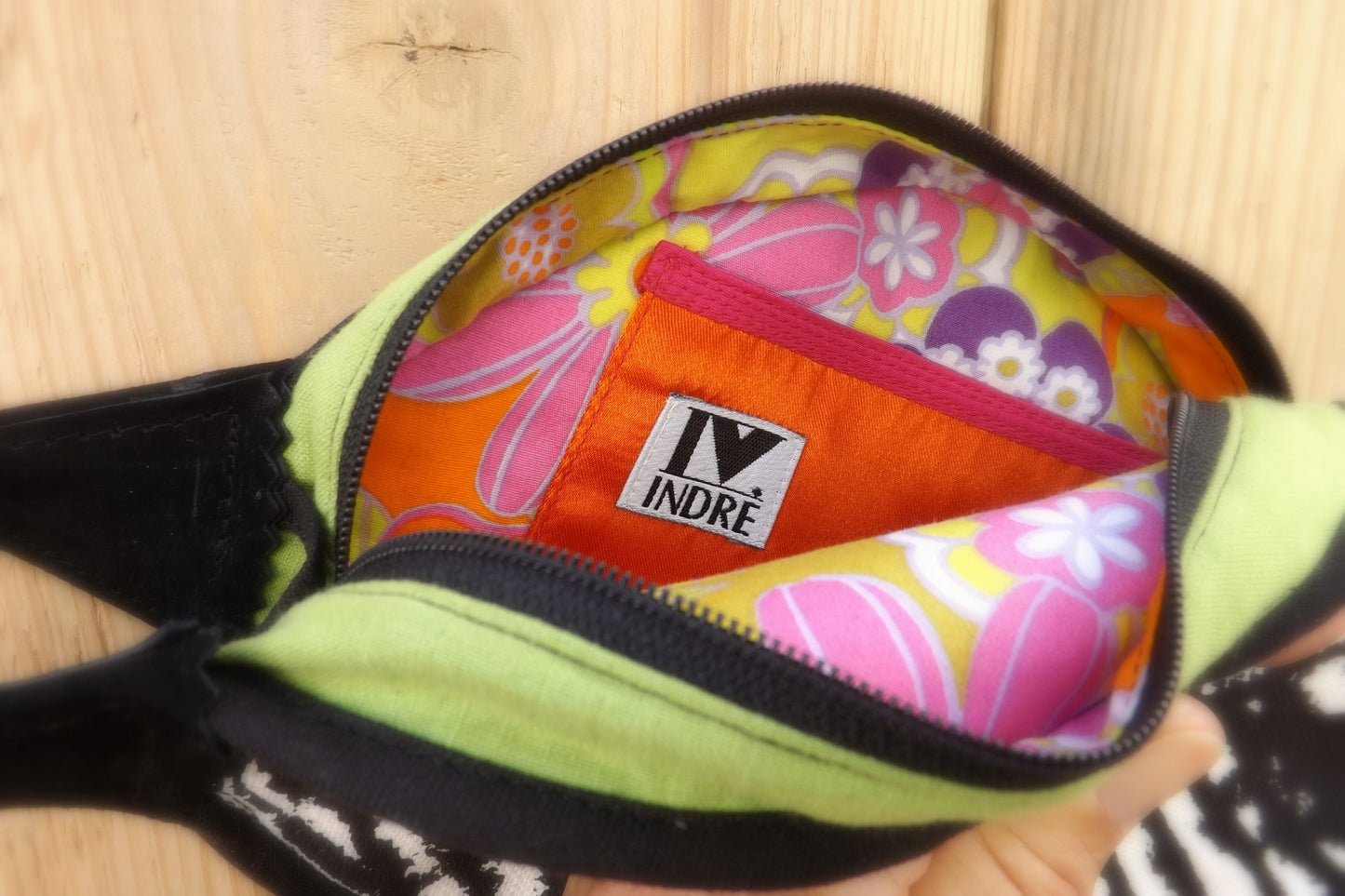 Leaf-Shaped Handbag perfect for Diana the Goddess who loved to run around in the forest by Hello MyGoddess (inside detail)